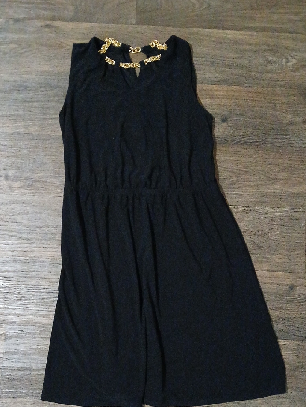 Roz & Ali Black Dress Sleeveless Gold Chain Around Neck.